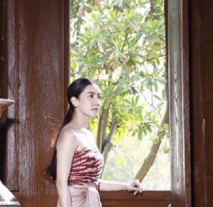 สวยสง่า “นุ่น” แต่งชุดไทยรำหน้าวัง