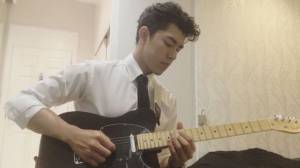 (ชมคลิป) “นายณภัทร” โซโลกีตาร์เพลงพระราชนิพนธ์ยามเย็น