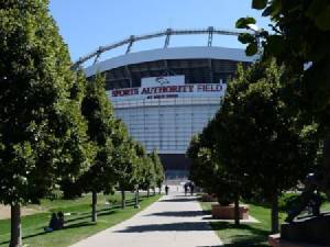 สลด “แฟน NFL” พลัดตกจากสนาม “ม้าป่า” 60 ฟุต เสียชีวิต