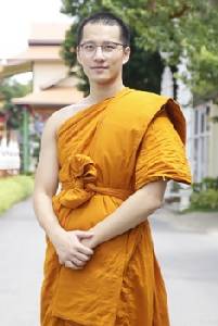พระบี้-ธรรศภาคย์ ชี บวชต่อเพื่อถวายเป็นพระราชกุศลแด่ในหลวง รัชกาลที่ 9