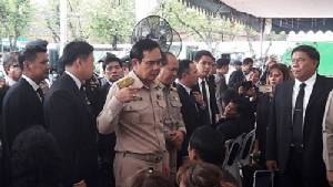 “ประยุทธ์” ถก กอร.รส. ขอบคุณ จนท.-จิตอาสาอำนวยความสะดวก ปชช. แนะทำงานเชิงรุก อย่ายึด กม.อย่างเดียว