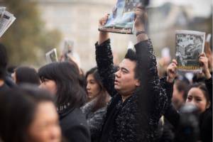 สุดเศร้า “เอ ศุภชัย” ถวายความอาลัยพ่อหลวงร่วมกับคนไทยที่อังกฤษ
