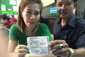 เฮลั่น! หนุ่ม อบต.ถูกหวยรวย 6 ล้าน ขอแบ่ง 1 ใน 4 ทำบุญถวาย “ในหลวง”