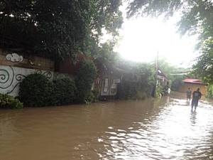 ใต้ฝนยังตกหนัก อุตุฯ เตือน 4 จังหวัดระวัง น้ำท่วมเพชรบุรียังวิกฤต