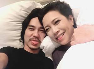 เคยเห็นยัง? หนุ่มมาดเซอร์ หวานใจ “แอม เสาวลักษณ์” ที่อายุเด็กกว่า 11 ปี!