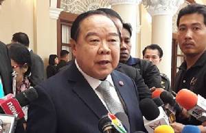 “ประวิตร” ชี้ “ปู” ซื้อข้าวชาวนาอุบลฯ แค่แห่งเดียว ไม่ตัดหน้ารัฐบาล แน่จริงซื้อให้หมด
