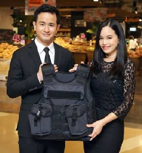 ณัฏฐิ์ประภา และ ณัฏฐกรณ์ ชุณหะวัณ ชวนคนไทยซื้อเสื้อเกราะให้ทหาร 3 จังหวัดชายแดนใต้