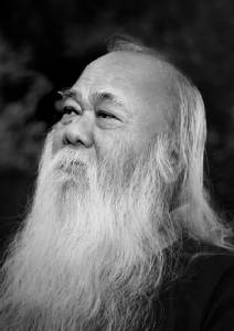 “ทรงเป็นกษัตริย์ที่มีทั้งความอดทนและสง่างาม” คำบอกเล่าของศิลปินแห่งชาติ  “ถวัลย์ ดัชนี”  เมื่อครั้งใกล้ชิดเบื้องพระยุคลบาท