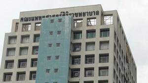 รพ.ศิริราช ปิดการจราจรภายใน 6 เดือน สร้าง “สกายวอล์ก” บรรเทาความแออัด
