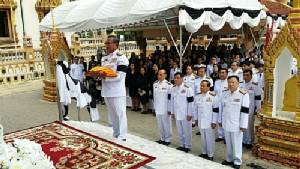 “ศุภชัย” นำผู้บริหาร กกต.ถวายผ้าพระกฐินพระราชทาน