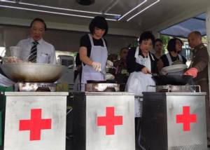 ที่สุดของจิตอาสา “ม้า อรนภา” ถวายงานพระองค์โสมทอดไก่