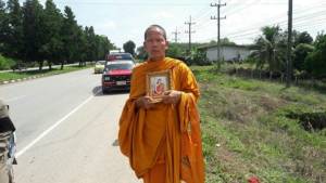 พระลูกวัดใน อ.แกลง เคยได้รับอภัยโทษจากในหลวง ร.๙ ตัดสินใจเดินเท้าเข้ากรุงฯ