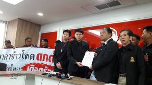 “ศรีสุวรรณ” นำชาวไร่ข้าวโพดร้องผู้ตรวจฯ สอบพาณิชย์-เกษตร ส่อเอื้อทุน
