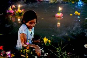 ลอยกระทงระวัง “จมน้ำ” เผย 10 ปี เด็กจมน้ำตายกว่า 129 ราย