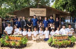 ตามรอยพ่อหลวง ร.9 "นุ่น - ต๊อด" เปิดโครงการ 100 โรงเรียนเกษตรพอเพียง