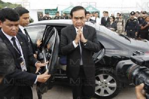 “บิ๊กตู่” ขึ้น ฮ.ไปปทุมธานี ตรวจแก้มลิงทุ่งรังสิต ดูจัดการน้ำพรุ่งนี้