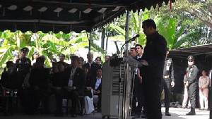 “ประยุทธ์” ลงพื้นที่ปทุมฯ ย้ำไทยประเทศเกษตรกรรมต้องปลูกข้าว แต่บริหารจัดการให้ดี