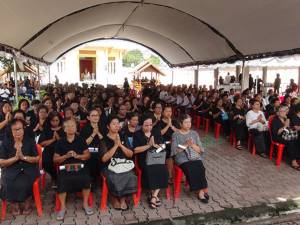 ชาวสตูลราว 1 พันคน สวดมนต์น้อมรำลึกถวายเป็นพระราชกุศลในหลวง