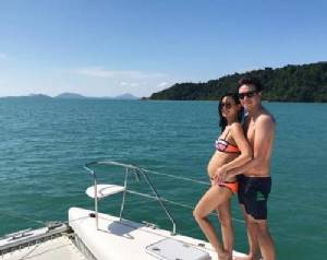 แซ่บไม่สร่าง! "วิกกี้ สุนิสา" ใส่บิกินี่สุดซี้ดโชว์ท้อง 5 เดือน