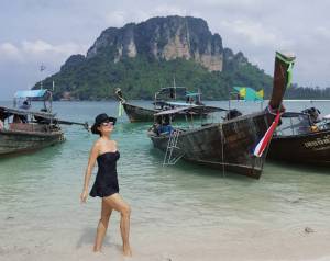 สาวรุ่นเหรอ หลบไปซะ! เมื่อ “ดี้ ชนานา” อวดหุ่นสุดแซบในวัยเลขห้า