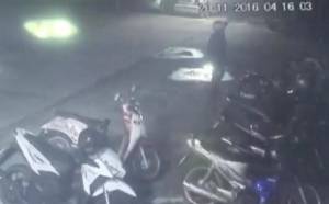 วงจรปิดจับภาพ 2 คนร้ายตระเวนลัก จยย.ในหอพักนักศึกษาจันทบุรี