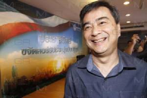“มาร์ค” ชี้รัฐใช้ ปตท.ขายข้าว แก้ปัญหาระดับหนึ่ง ย้ำประกันรายได้ดีกว่าจำนำยุ้งฉาง