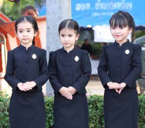 น่ารักสมวัย-เนี้ยบโดนใจ “3 นางฟ้าตัวน้อย” ในชุดไทยจิตรลดา [ชมภาพ]