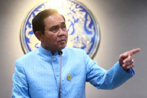 “ซานต้าตู่” ทุ่มแจกเงินคนจน-ปั้นเกษตรกรเข้มแข็ง