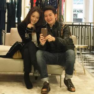 ชมคลิปไลฟ์สด “อั๋น” เปิดใจ เตรียมแต่ง “จ๋า” เจ้าของทิฟฟานี่โชว์