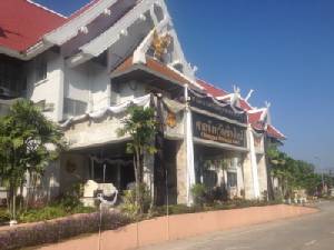 ตร.คุมตัว “บอล กฤษณะ” พร้อมพวกผู้ต้องหาคดีรุมทำร้ายลูกชาย ผบ.มทบ.38 ส่งศาล-ลุ้นประกันตัว