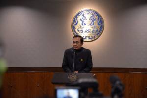 “ประยุทธ์” ให้ตั้งจิตอธิษฐาน ขอพระบรมเดชานุภาพในหลวง ร.๙ ได้โปรดสมเด็จพระเจ้าอยู่หัวองค์ใหม่ให้ทรงพระเจริญ