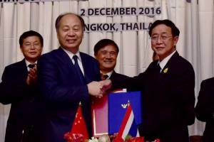 ขยับตอกเข็มรถไฟไทย-จีน มี.ค.60 "อาคม"เน้นไทยต้องไม่เสียเปรียบ
