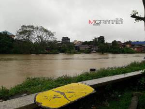 นราฯ ฝนตกหนักต่อเนื่องสั่งเฝ้าระวังแม่น้ำ 3 สายหลัก อาจเอ่อล้นท่วมพื้นที่ราบลุ่ม