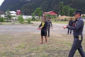 ตร.พังงานำผู้ต้องหายิงปืนใส่กลุ่มอริแต่ถูกสาว 18 ดับ ทำแผน