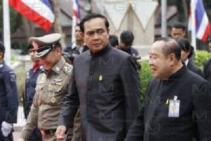 “บิ๊กตู่” ส่ง “บิ๊กป๊อก-บิ๊กฉัตร” ดูน้ำท่วมใต้ เผยพระเจ้าอยู่หัวทรงห่วงใยพระราชทานถุงยังชีพ