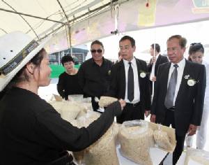 “ชาวนนท์ ช่วยชาวนา” มหกรรมช่วยเหลือชาวนาไทย