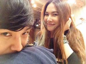 จบนะ!! “โบวี่” เปิดตัว “โอม” หวานใจคนใหม่ สยบข่าวกิ๊ก “ชาคริต”