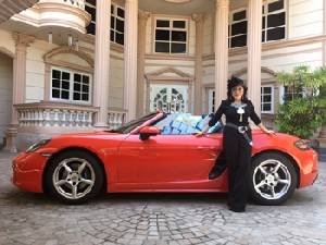 พร้อม ! ซูซี่-หทัยเทพ ขนพัฟสติ๊กใส่รถหรูขึ้นห้าง