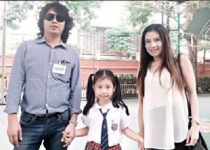 คืนดีอีกแล้ว? “เสก-กานต์” จับมือพาลูกสาวมาส่งโรงเรียน