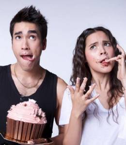 หวาน..อบอุ่น! “ญาญ่า” ยกเค้กเซอร์ไพรส์วันเกิด “ณเดชน์”
