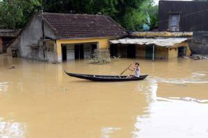 ฝนหลงฤดูทำน้ำท่วมหนักในเวียดนาม ดับแล้ว 24 ราย
