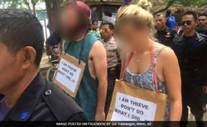 นักท่องเที่ยวถูกจับ “เดินประจาน” บนเกาะอิเหนาฐานเป็นขโมย