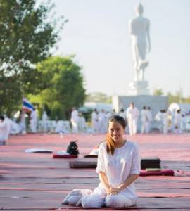 “โบวี่” โผล่ปฏิบัติธรรม ภูมิใจได้เป็นสะพานบุญให้ผู้อื่นทำตาม
