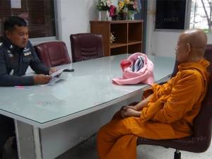 เจ้าอาวาสวัดในวังพบตำรวจนาทวี ยื่นหลักฐานเพิ่มให้อดีตเจ้าคุณออกจากวัด