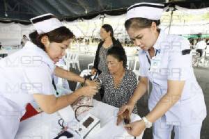ฟ้าหญิงจุฬาภรณฯ รับสั่งหน่วยแพทย์ดูแลสุขภาพประชาชนบริเวณท้องสนามหลวง