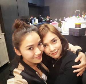 “ชมพู่ ก่อนบ่าย” เผยภาพเจอ “อุ้ม ลักขณา” ครั้งแรกหลังดรามากระทืบลูกนายพล