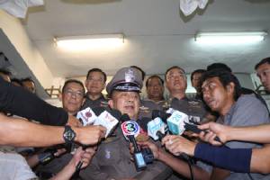 “ศรีวราห์” ติดตามผลงานรื้อรั้ว ชี้บุกค้นธรรมกายต้องรอ ผบ.ตร.สั่งการ
