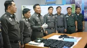 ตร.-ตชด.-ป.ป.ส.แกะรอยทลายแก๊งยาบ้าอุตรดิตถ์-ศรีสัชฯ ยกชุด