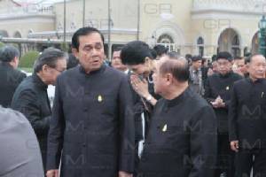 “ประยุทธ์” ลั่นไม่ทำมีเรื่องแน่ สั่งเข้มมาตรการรถสาธารณะ เอาผิดทุกคดีก่อนสงกรานต์