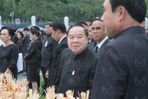 “ประวิตร” แจงตำรวจเกาะติด “ยิ่งลักษณ์” เที่ยวปีใหม่ เพื่อดูแลความปลอดภัย